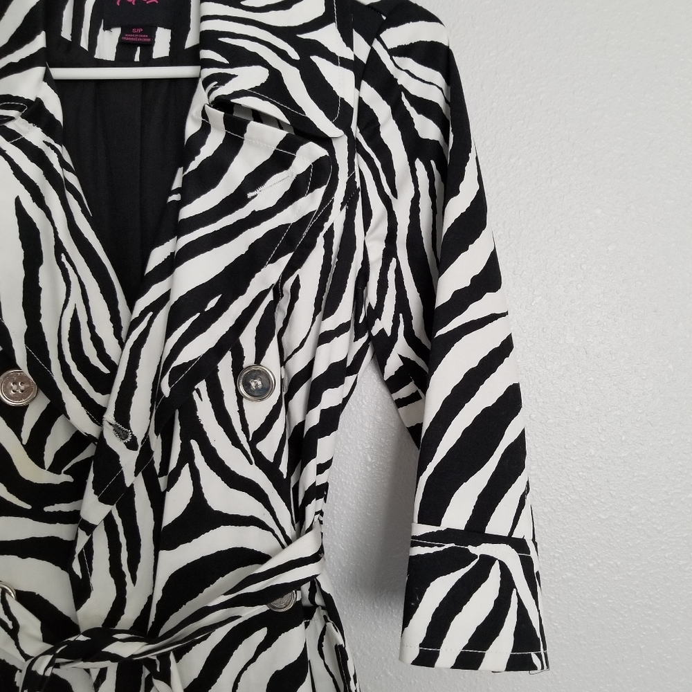 Coat - Picture 2 of 4